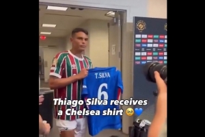 已是蓝军名宿！40岁蒂亚戈-席尔瓦获赠自己的切尔西6号球衣